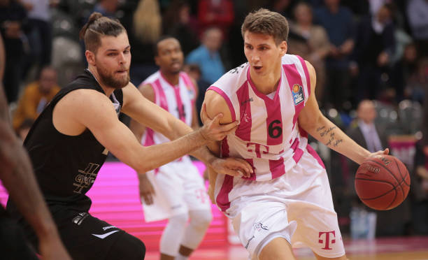 赛充满悬念 赛充满悬念