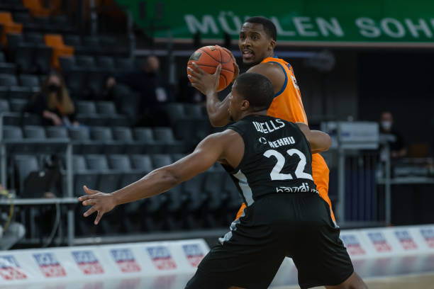 而被禁赛三 而被禁赛三