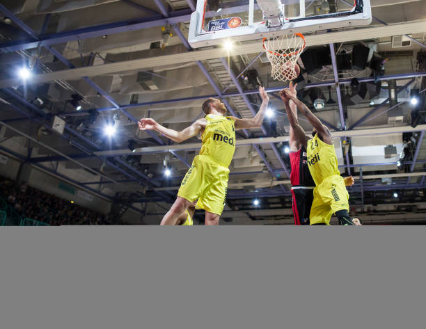 凭借主场优 凭借主场优